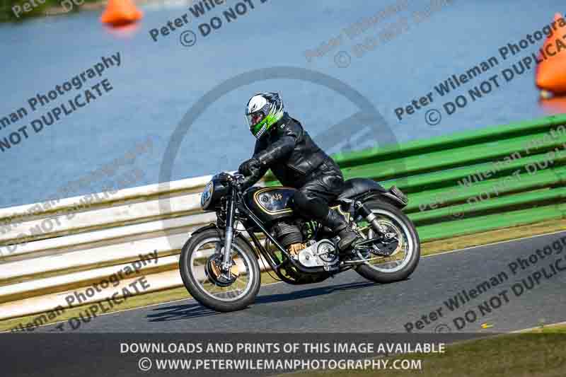 Vintage motorcycle club;eventdigitalimages;mallory park;mallory park trackday photographs;no limits trackdays;peter wileman photography;trackday digital images;trackday photos;vmcc festival 1000 bikes photographs